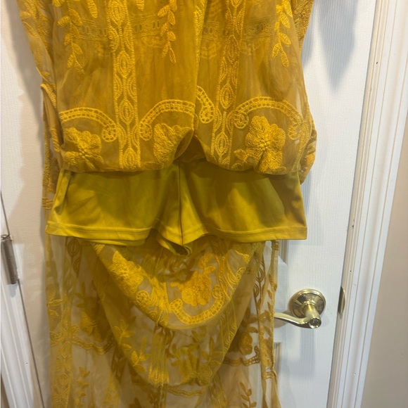 The Clothing Co Mustard Lace Maxi Dress Boho Sheer Overlay Shorts  Size M NWT - Picture 3 of 5